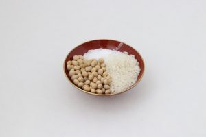 味噌原材料の大豆・米・食塩です。